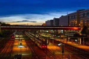 Hypercentre : se réinventer là où tout s'invente 4 vue de la gare de SQY, de nuit