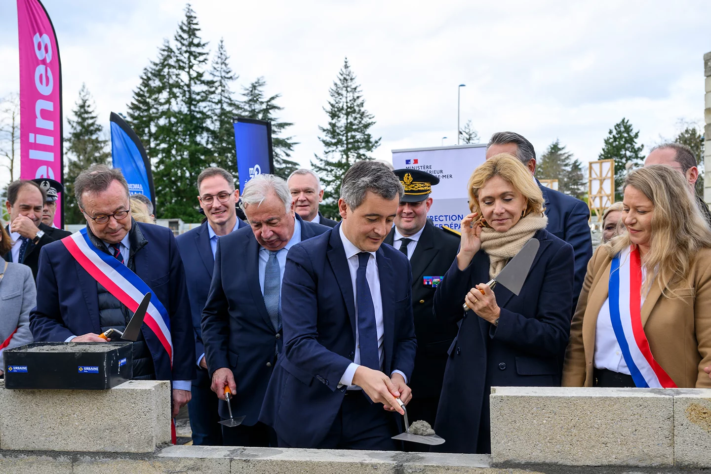 Commissariat du futur : pose de la première pierre 5 Pose1erePierreCommissariatFuturSelectCL110---WEB