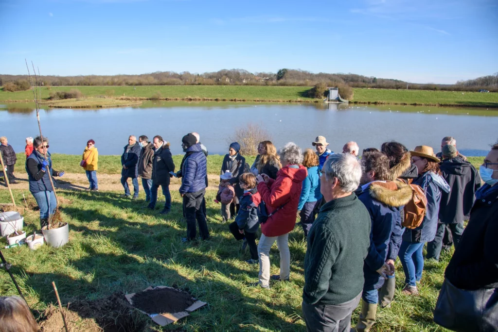 Découvrez les vergers participatifs sur le territoire de SQY ! 4 plantation verger participatif La Verrière Val Favry
