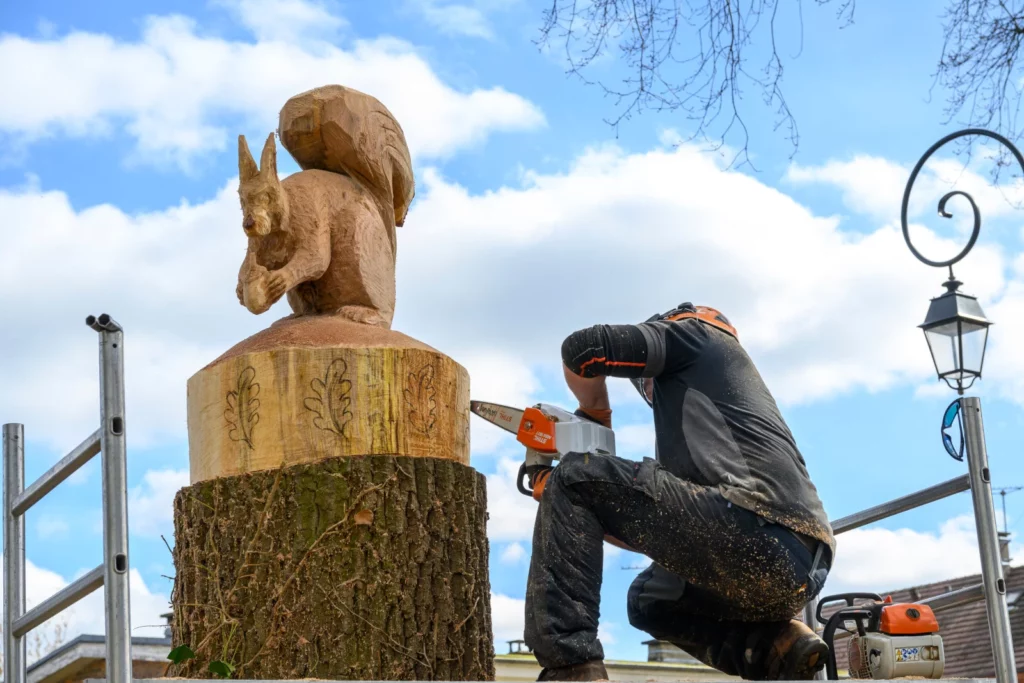 Quand un arbre devient une œuvre d’art... 4 Sculpture d'une oeuvre d'art à partir d'un arbre mort Parc de la Couldre