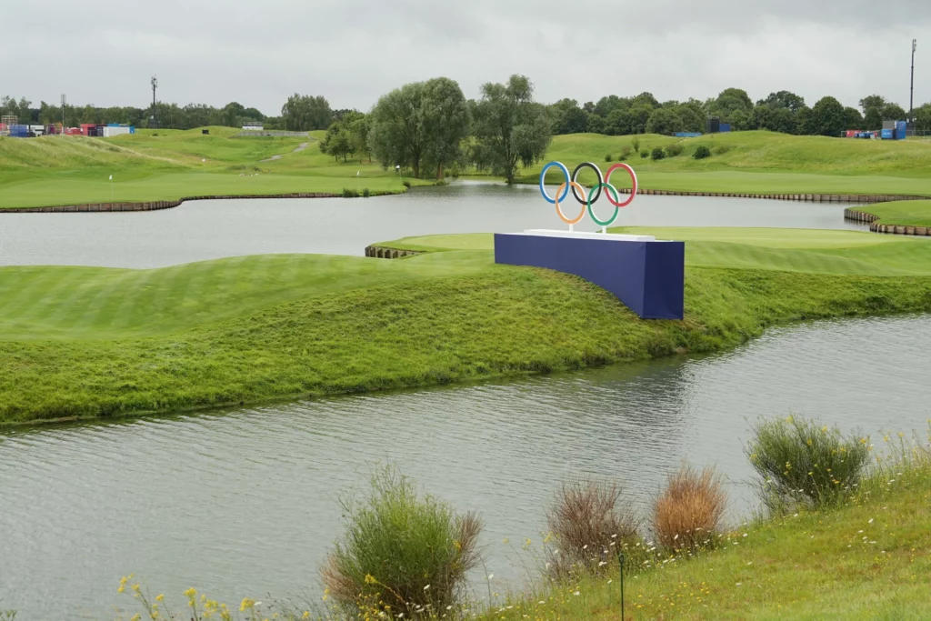 La Flamme Olympique à SQY ! 4 Relais de la flamme des Jeux Olympiques de Paris 2024, Golf National ©C. Lauté