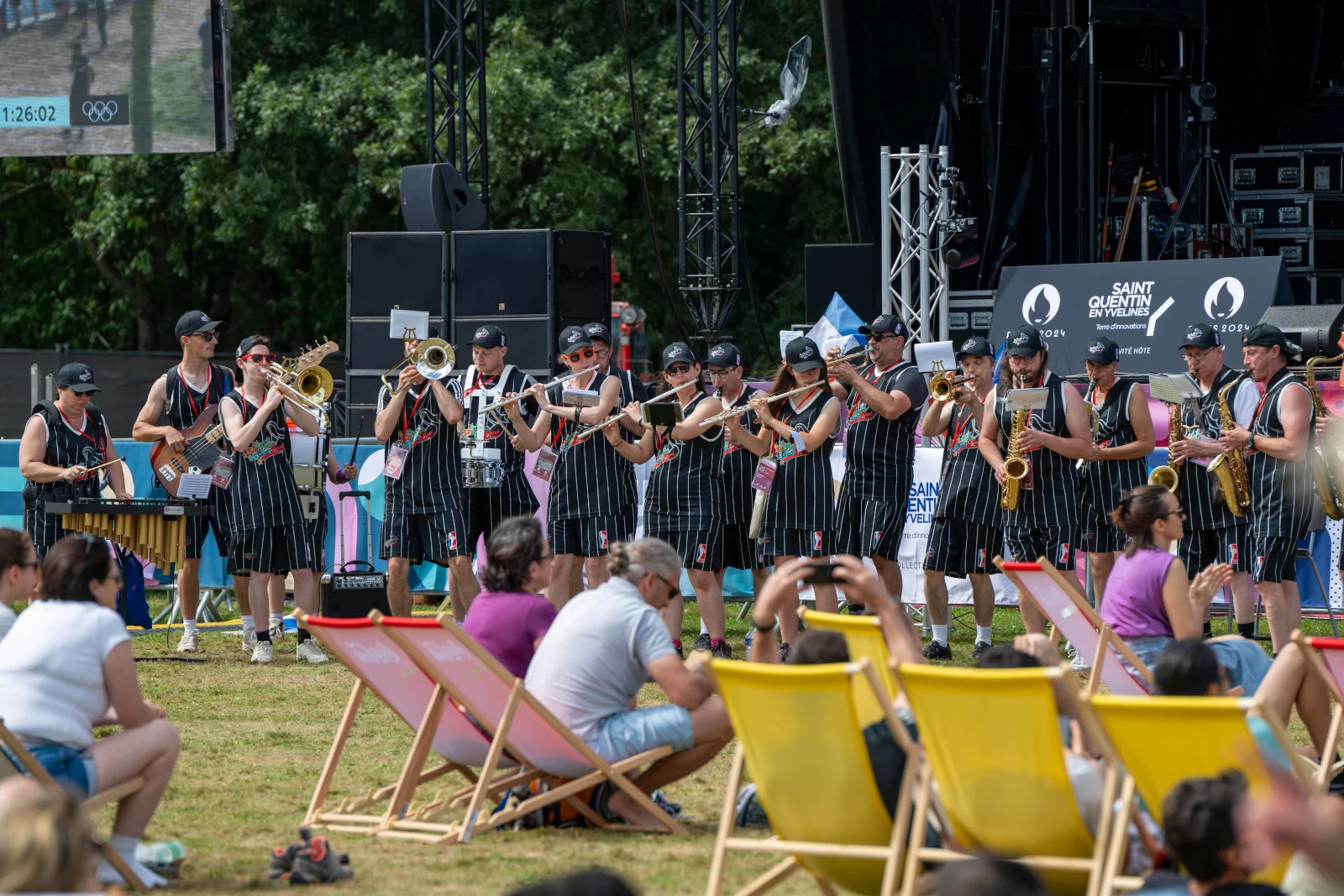 Un week-end mémorable à la Fan Zone : Retour sur les premiers jours de festivités ! 5 Fan Zone Visite Pecresse Dim 28 07 SELECT