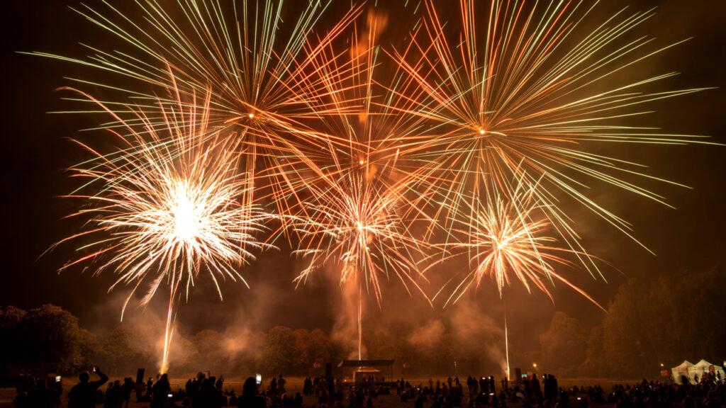 14 juillet 2025 : Fêtons ensemble la Fête nationale à SQY 🎆🇫🇷 16 14 juillet feux d'artifice SQY 2024 illustration