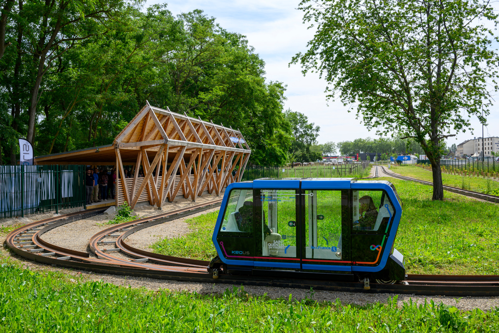 Presentation Urbanloop a l'Ile des loisirs. Navette de transport autonome et automatisee. JM Fourgous Sylvie Piganeau Eric Calle Keolis Anne Lauvergeon Jean philippe Mangeot DG.