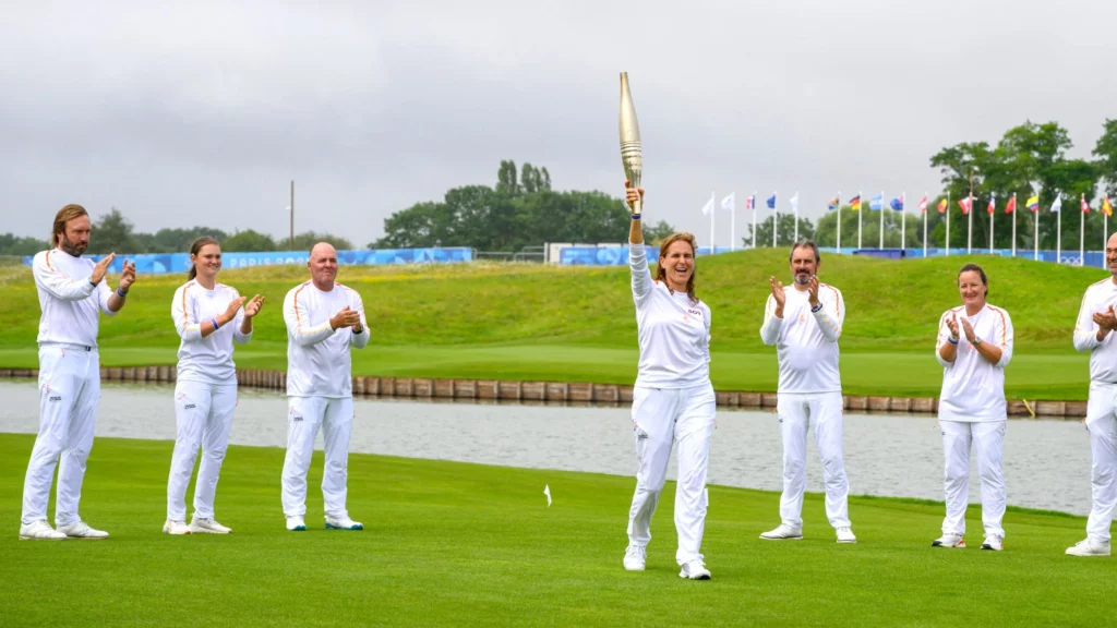 La Flamme Olympique à SQY ! 20 relais flamme olympique golf national SQY