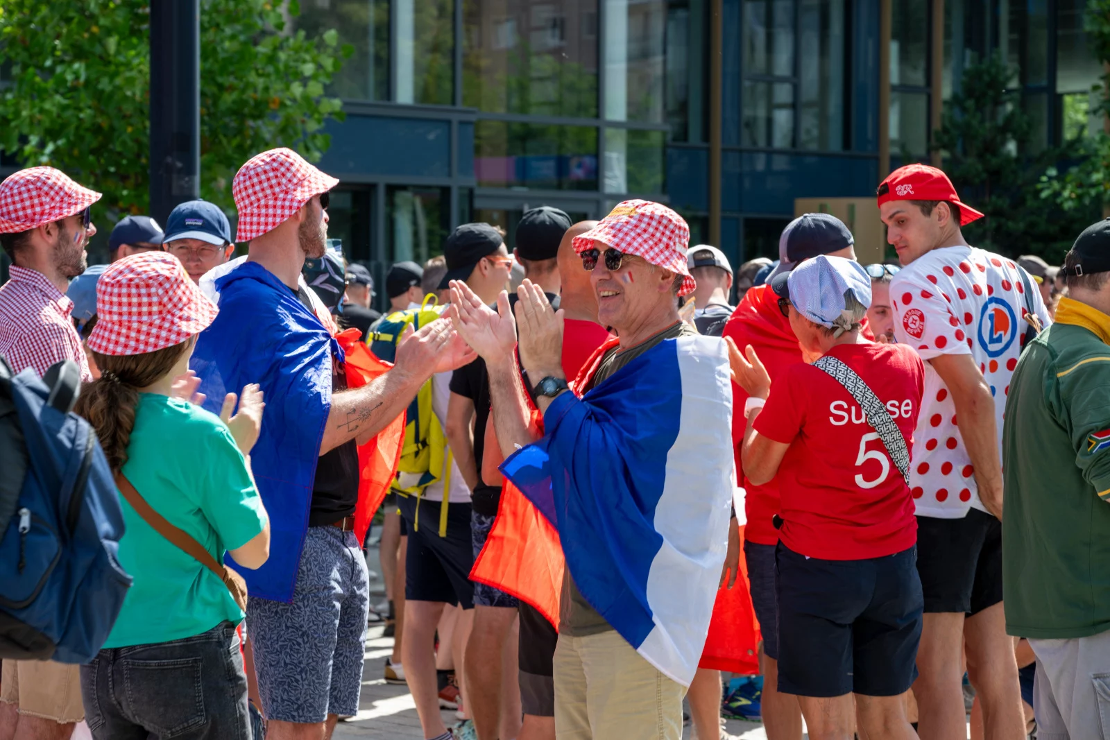 Un week-end mémorable à la Fan Zone : Retour sur les premiers jours de festivités ! 3 Gare SQY supporter benevoles office tourisme SELECTION