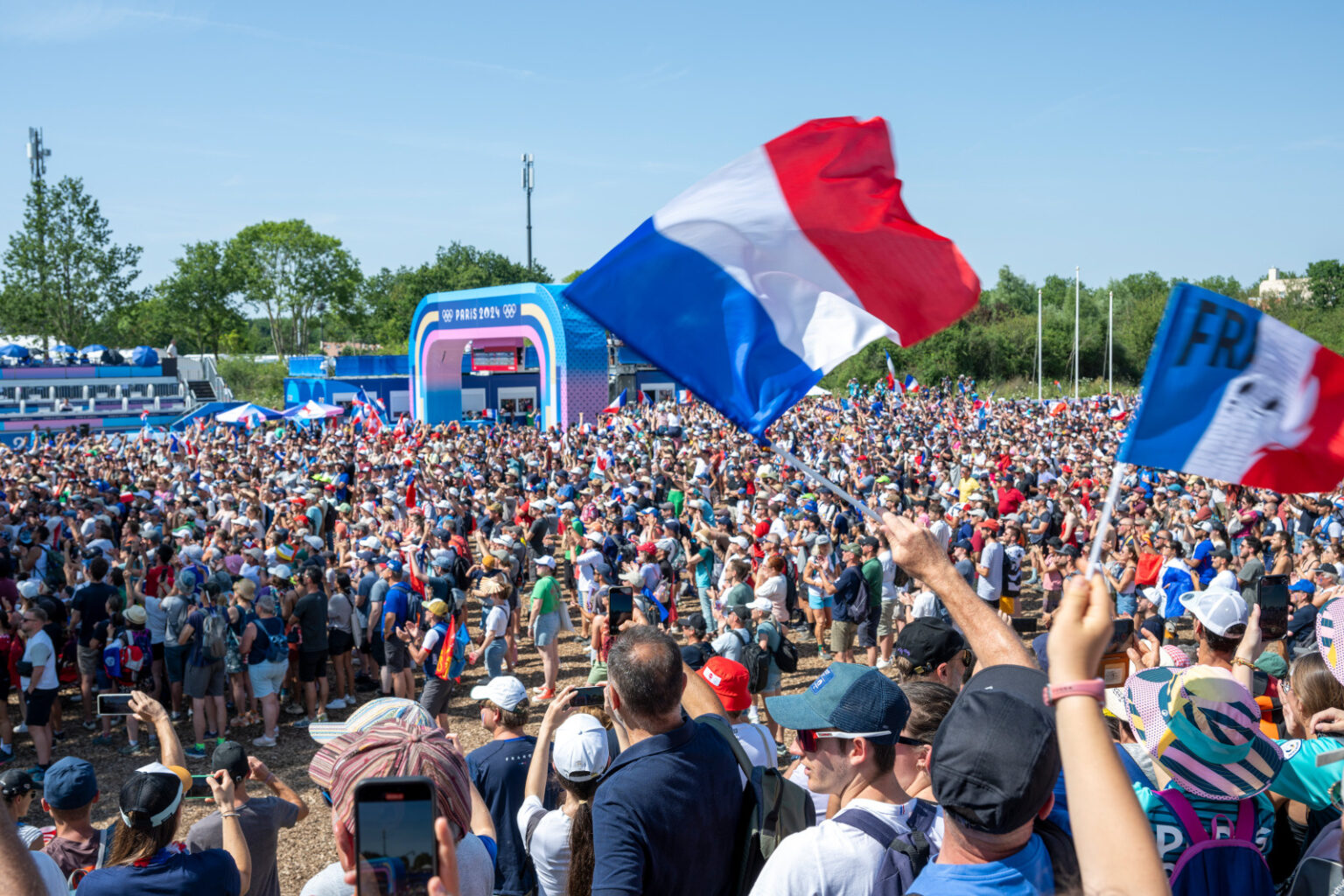 Foule spectateurs Colline Elancourt JOP 2024