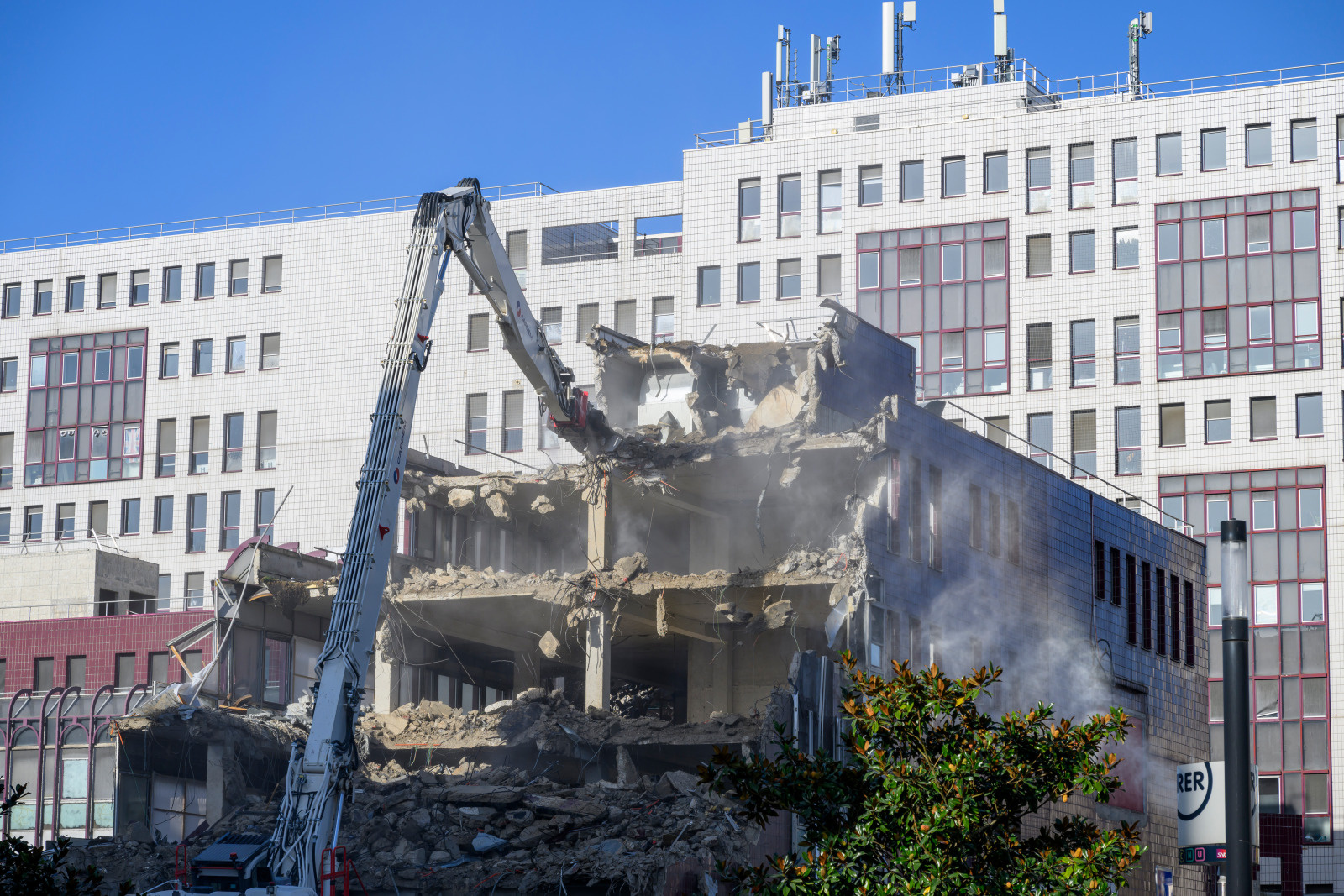 Démolition anneau rouge Hypercentre Montigny-le-Bretonneux