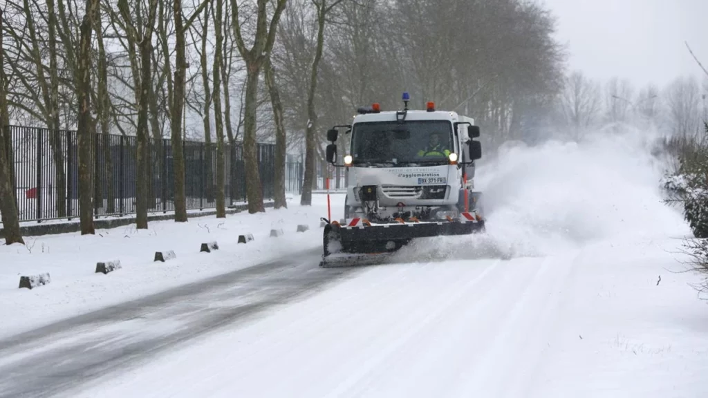 Inscrivez-vous au Service hivernal alerte SMS ! 2 Plan Hivernal Saleuse SQY