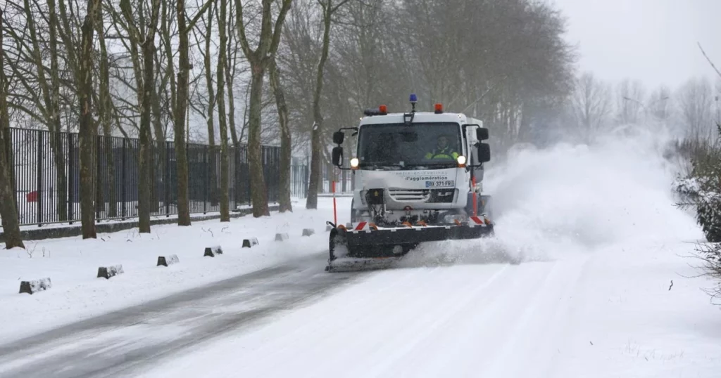 Inscrivez-vous au Service hivernal alerte SMS ! 1 Plan Hivernal Saleuse SQY