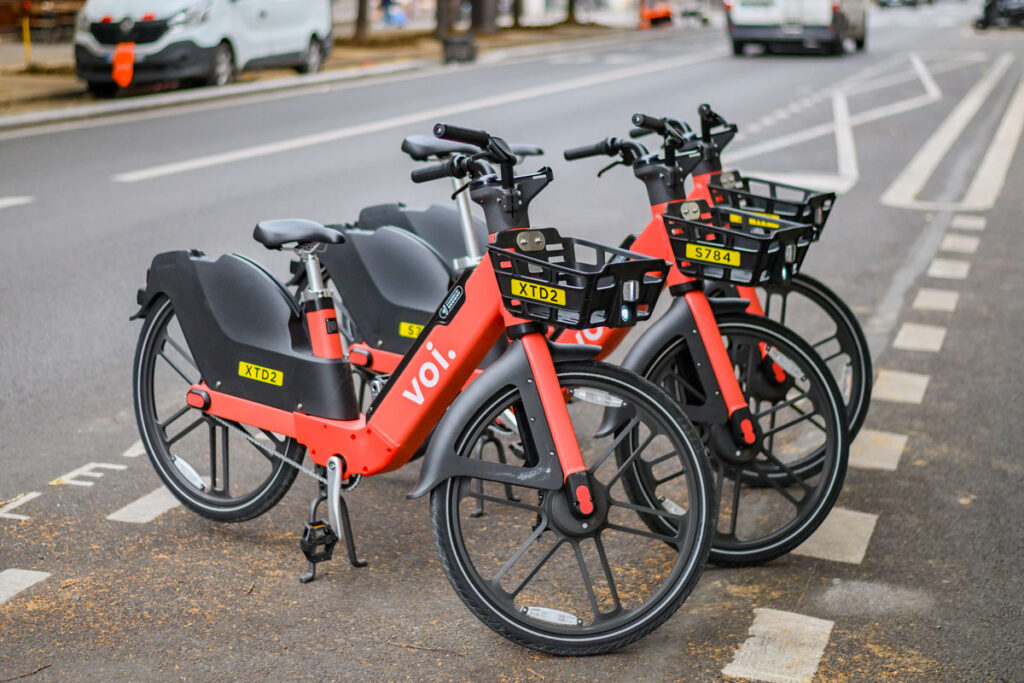 Vélos VOI service trottinettes libre-service mobilité douce SQY