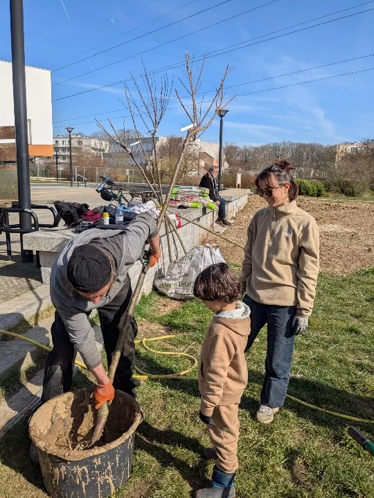 Le projet d’agriculture urbaine du Buisson 10 Chantiers de plantation des premiers arbres et petits fruitiers des 8 et 9 mars 2025