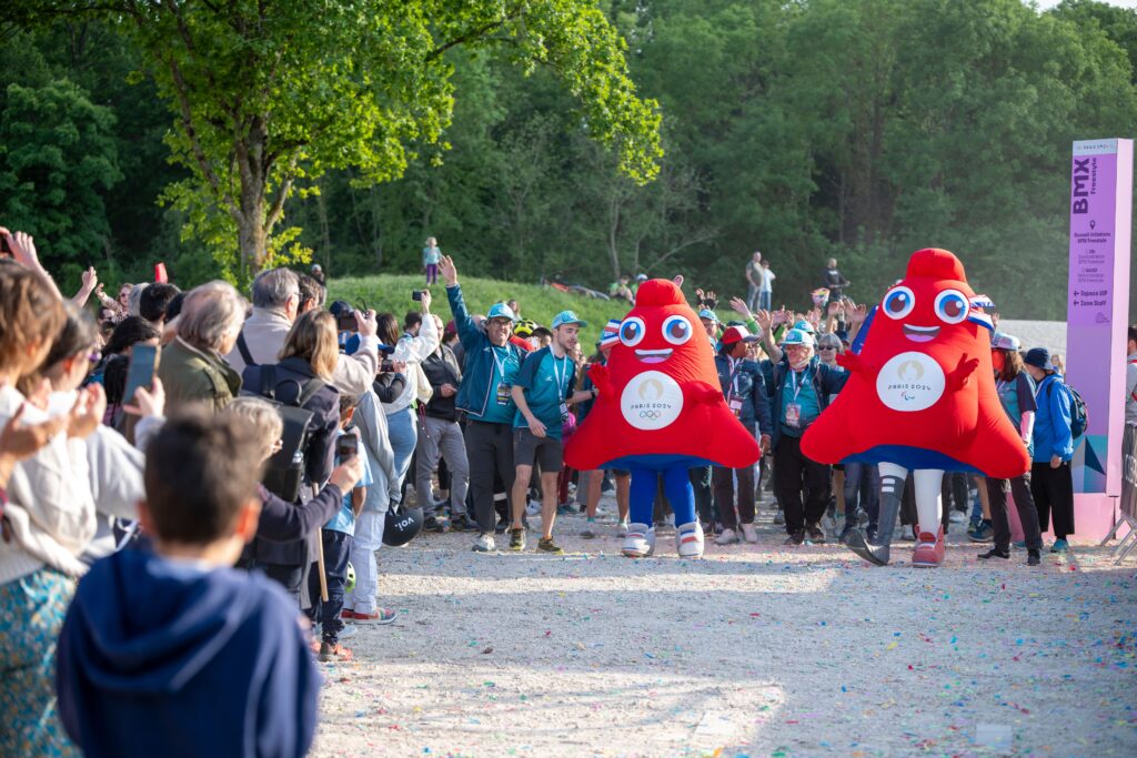 Colline et bénévoles