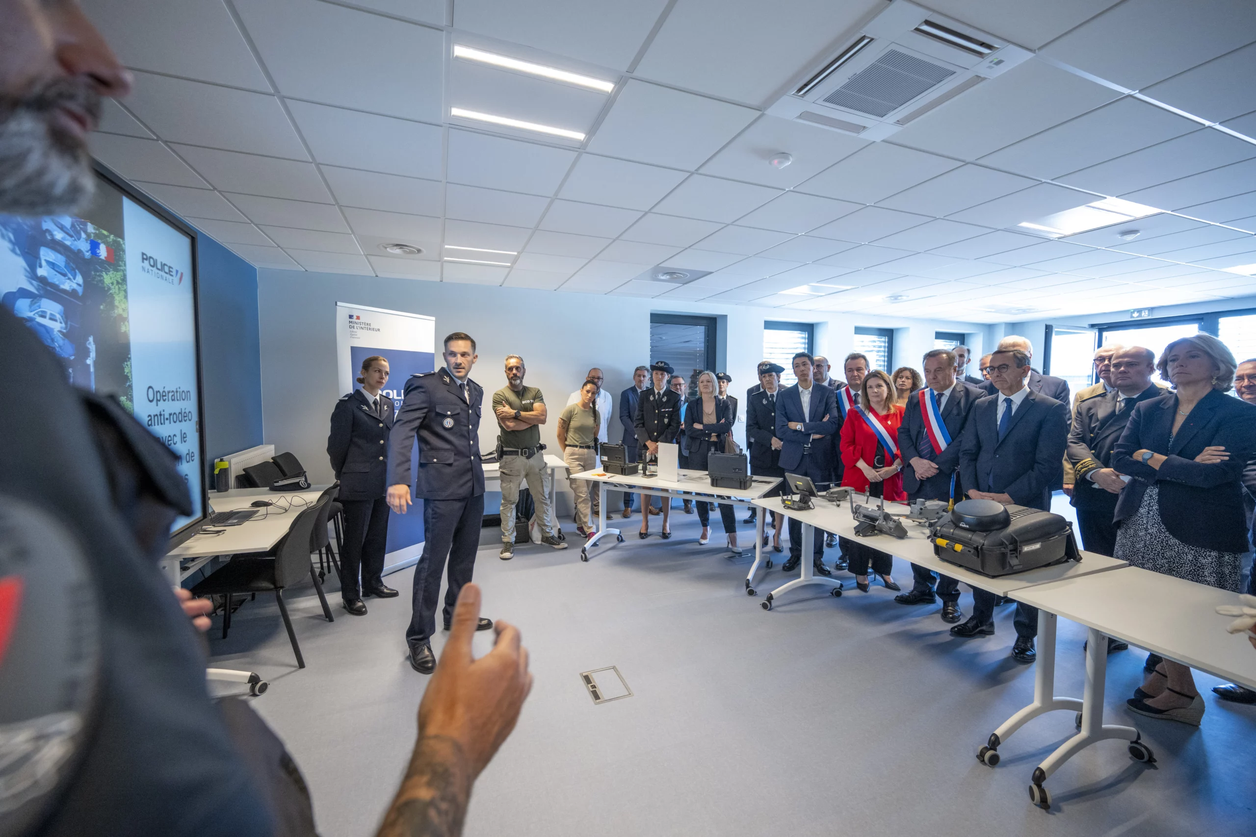 L’inauguration de l'hôtel de Police de SQY : un modèle d’innovation et de sécurité 9 inauguration de l'hôtel de Police de SQY moment