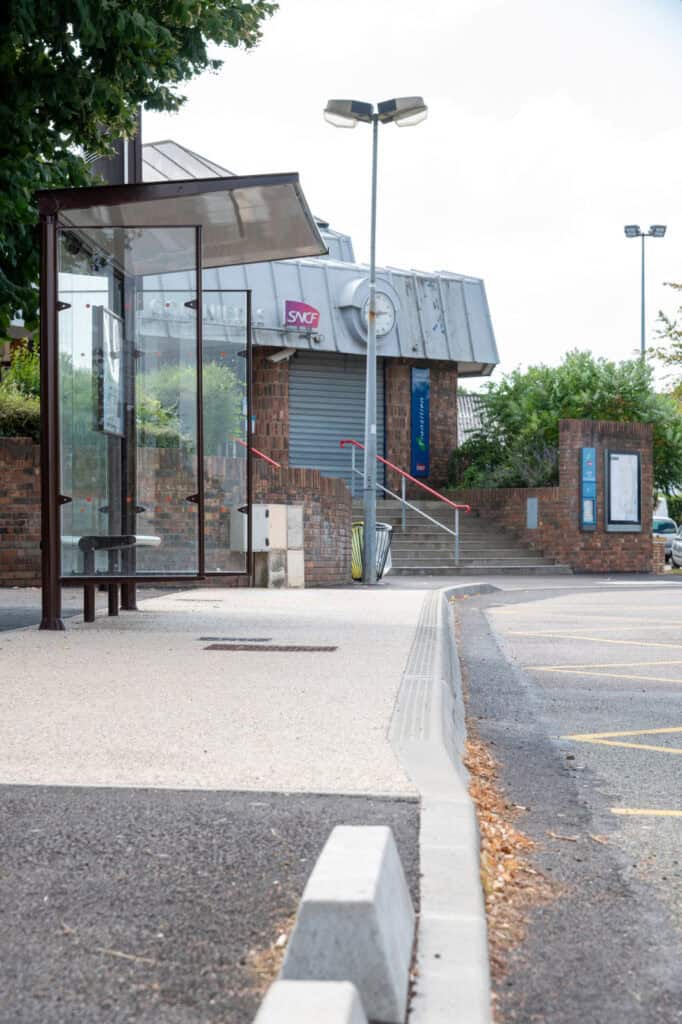 ArretdeBusLigne12PnrCL119